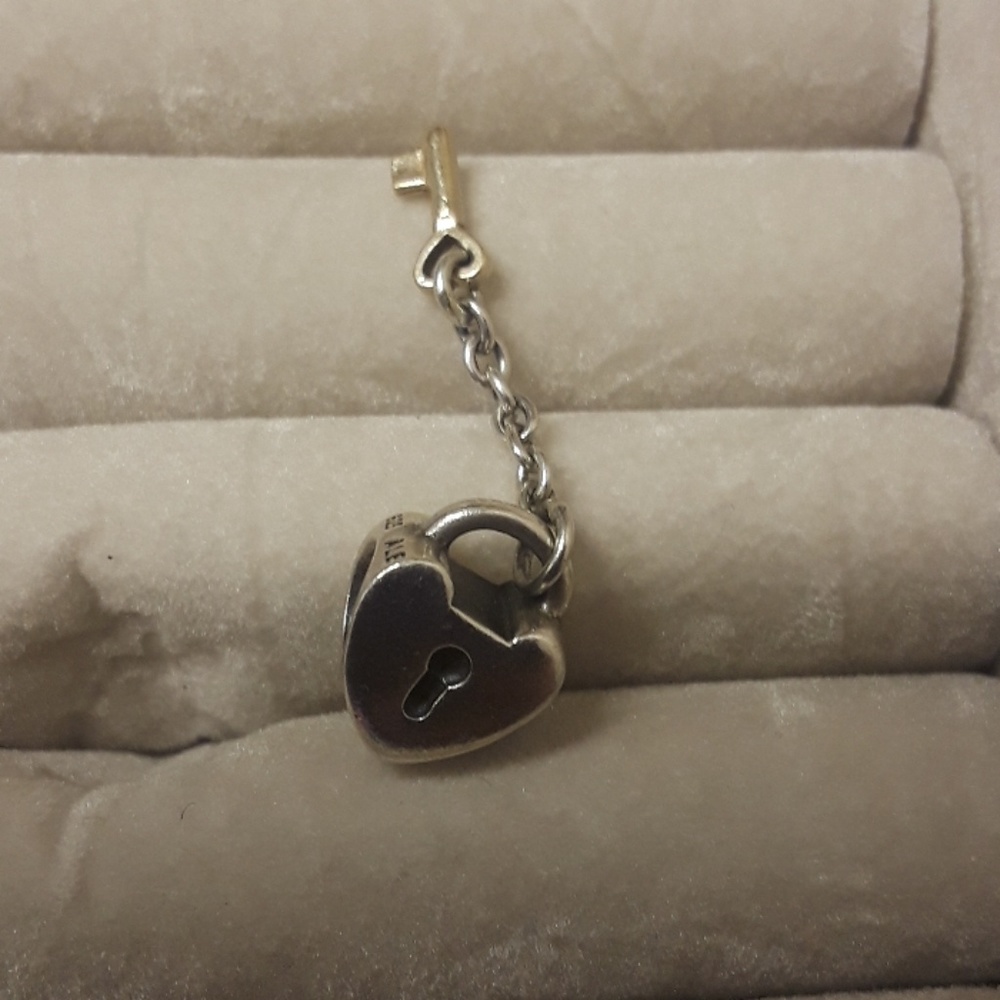 Retired heart lock with key authentic pandora